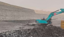 挖掘机挖土视频,挖掘机高效挖土作业现场实况解析